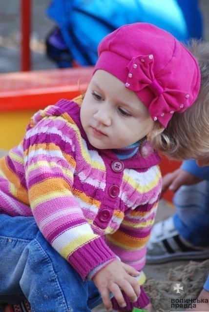 У Луцьку – новий дитячий майданчик. ФОТО